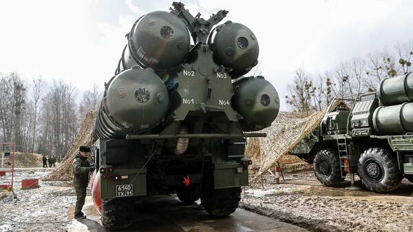 Боевые расчеты новейших зенитных ракетных систем С-400 Триумф в Калининградской области