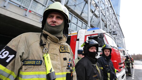 Сотрудники пожарной охраны МЧС РФ