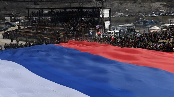 Гигантский флаг России на горе Гасфорта в Севастополе. 16 марта 2019