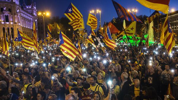 Участники акции в поддержку независимости Каталонии