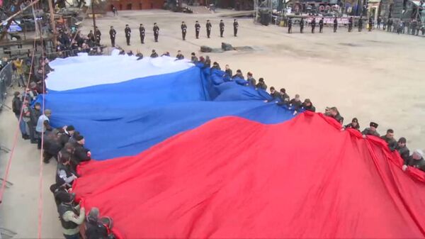 Триколор на Гасфорте: самый большой флаг России развернули в Крыму