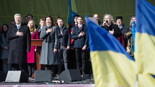 Президент Украины Петр Порошенко во время встречи с избирателями на Михайловской площади в Киеве. 17 марта 2019 