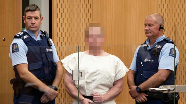 Обвиняемый в массовом убийстве Брентон Таррант в суде города Крайстчерч, Новая Зеландия