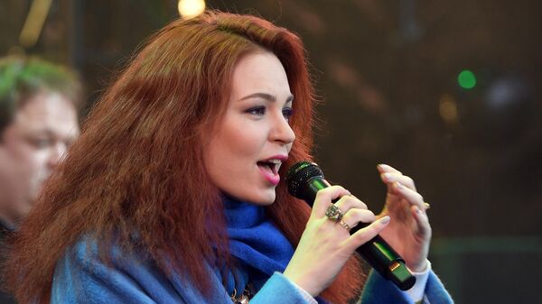 Джазовая певица Полина Орбах выступает на Koktebel Jazz Party фестиваля Крымская весна