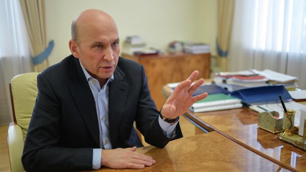 Вице-губернатор Тюменской области Сергей Сарычев во время интервью в своем кабинете