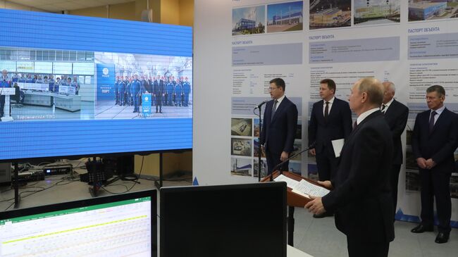 Президент РФ Владимир Путин на церемонии ввода в эксплуатацию Балаклавской ТЭС, а также Таврической ТЭС и подстанции Порт в Тамани