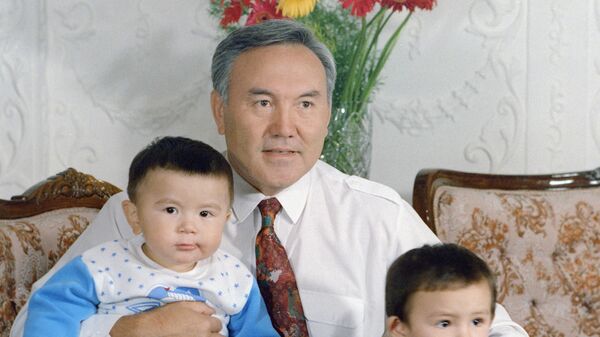 Президент Казахстана Нурсултан Абишевич Назарбаев со своими внуками