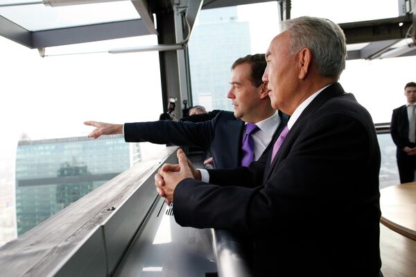Президент РФ Дмитрий Медведев и президент Казахстана Нурсултан Назарбаев на 62-м этаже башни Федерация