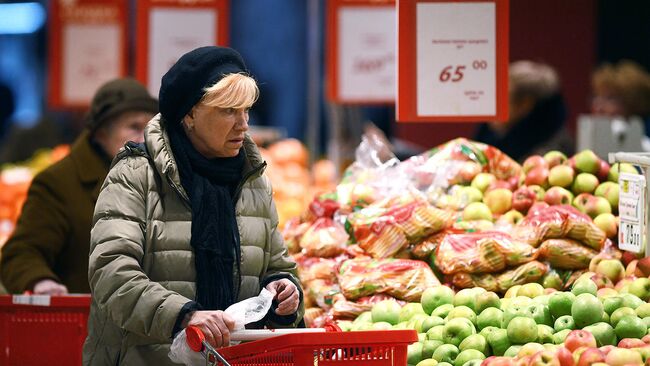 Очень важно, чтобы в день человек съедал не менее 400 граммов овощей и фруктов – разноцветных и свежих. 