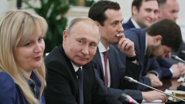 Президент РФ Владимир Путин на встрече с победителями конкурса управленцев Лидеры России