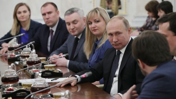 Президент РФ Владимир Путин на встрече с победителями конкурса управленцев Лидеры России