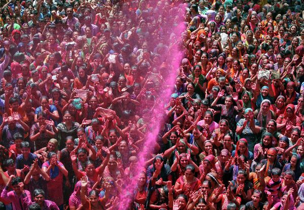 Фестиваль Холи в Аллахабаде, Индия. 20 марта 2019 года