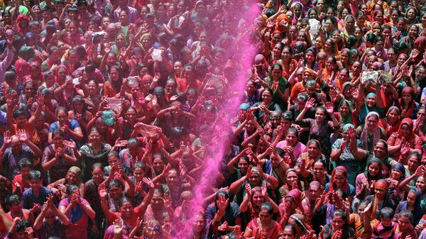 Фестиваль Холи в Аллахабаде, Индия. 20 марта 2019 года