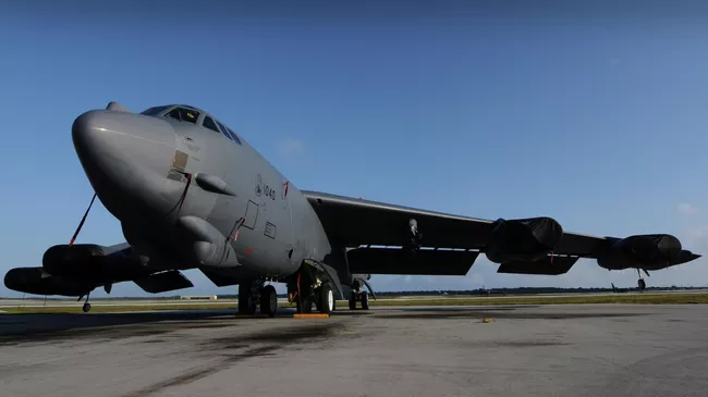 Стратегический бомбардировщик Boeing B-52H Stratofortress