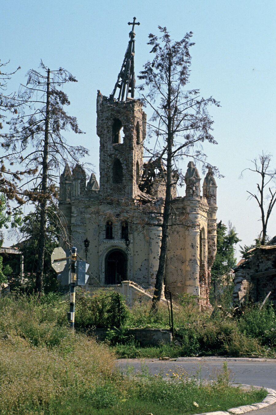 Разрушенная православная церковь в городе Вуковаре