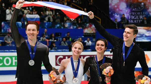 Евгения Тарасова/Владимир Морозов и  Наталья Забияко/Александр Энберт (слева направо)