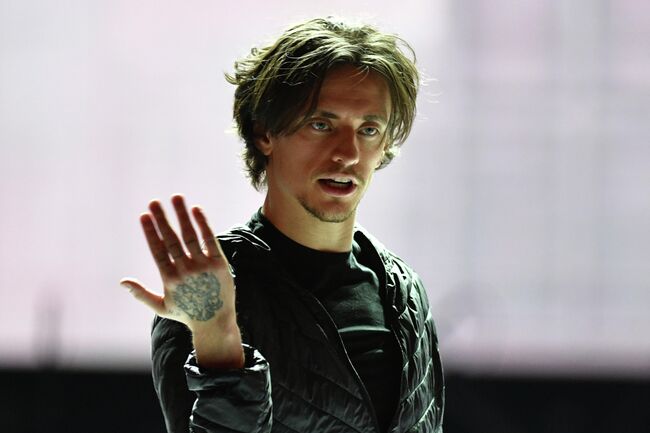 Танцовщик Сергей Полунин репетирует на сцене Большого театра Танцовщик Сергей Полунин репетирует на сцене Большого театра