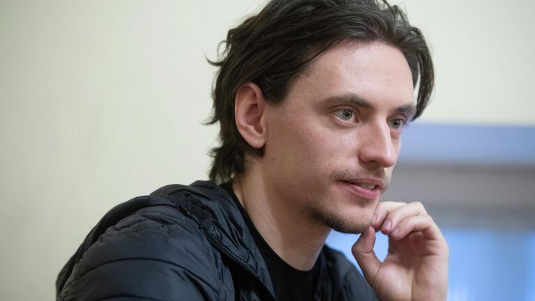 Танцовщик Сергей Полунин во время интервью
