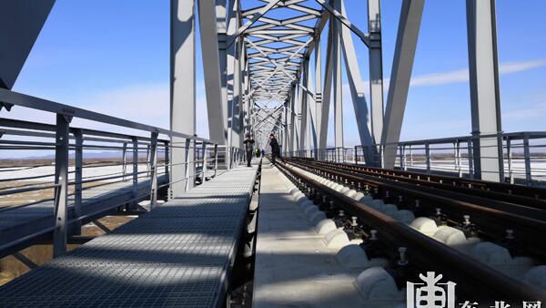 Cоединение китайской и российской частей железнодорожного моста через Амур Тунцзян – Нижнеленинское