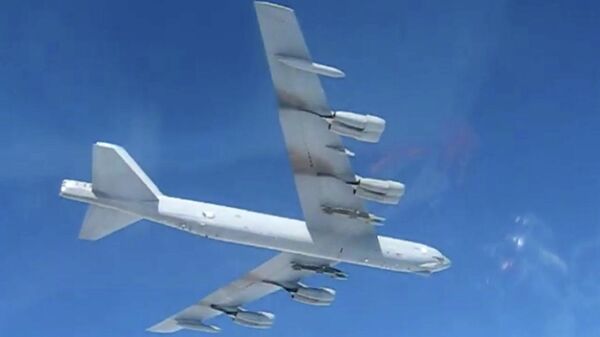Стратегический бомбардировщик США B-52 совершил полет над Балтийским морем
