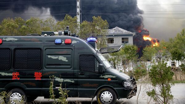 Дым и пламя после взрыва на заводе на химзаводе в китайской восточной провинции Цзянсу