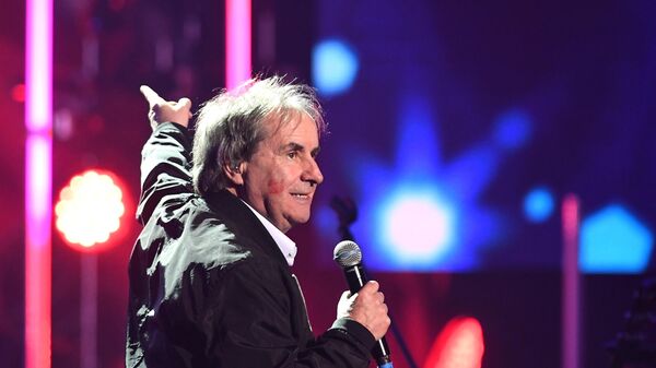 Певец, композитор Крис де Бург (Ирландия) во время церемонии вручения музыкальной премии BraVo в Москве