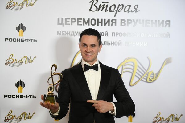 Продюсер, композитор Денис Ковальский во время вручения музыкальной премии BraVo в Москве