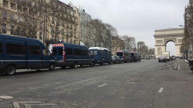 19-ый акт протестов желтых жилетов в Париже, Франция