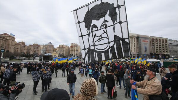 Участники акции протеста против коррупции на площади Независимости в Киеве