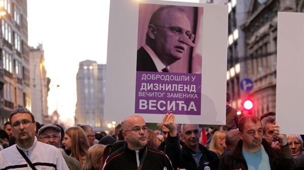 Участники митинга оппозиции в Белграде с требованием отставки президента и членов кабинета министров. 23 марта 2019 