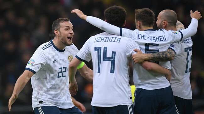 Футболисты сборной России Артём Дзюба, Георгий Джикия, Денис Черышев и Фёдор Кудряшов Футболисты сборной России Артём Дзюба, Георгий Джикия, Денис Черышев и Фёдор Кудряшов