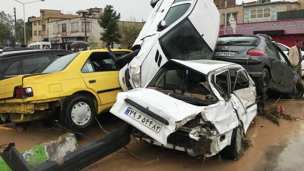  Автомобили на улице города Шираз в Иране после наводнения. 25 марта 2019