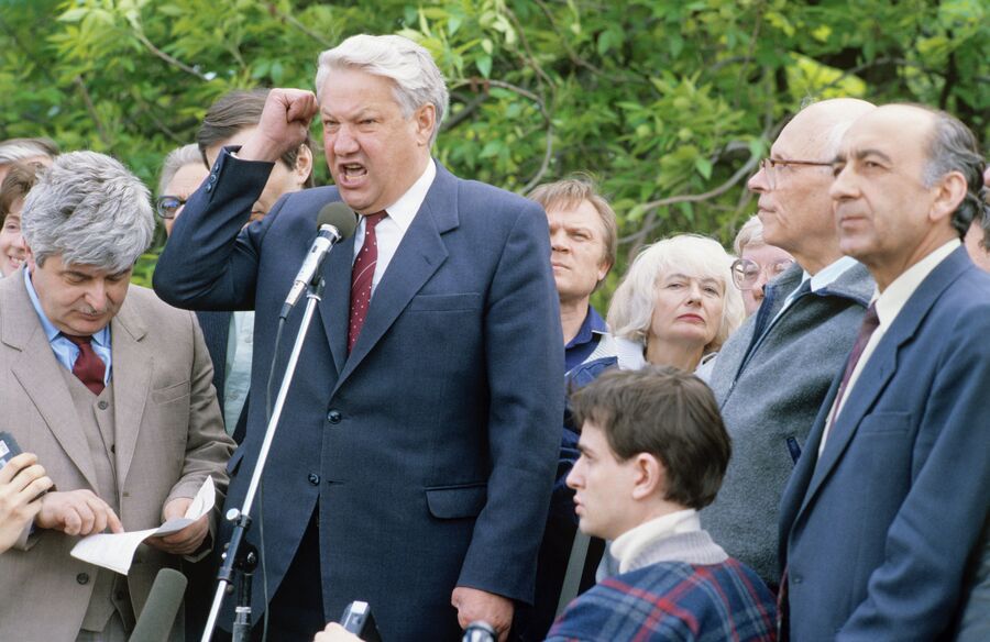 Народный депутат СССР Б.Н.Ельцин выступает 21 мая 1989 года на первом санкционированном многотысячном Всесоюзном митинге в Лужниках, приуроченном к началу работы I Съезда народных депутатов СССР