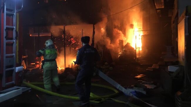 Пожар на центральном рынке в Махачкале 