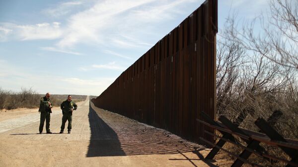 Пограничное ограждение на границе США и Мексики. Архивное фото