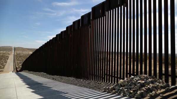 Пограничное ограждение на границе США и Мексики