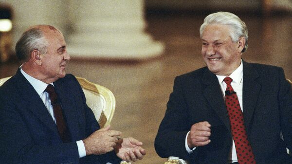 Президент СССР Михаил Горбачев и президент России Борис Ельцин