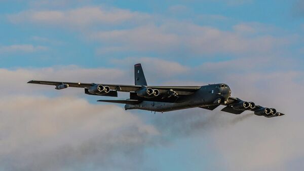 Американский самолет B-52 в воздушном пространстве Эстонии