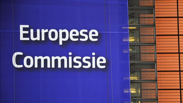 Баннер на здании Еврокомиссии в Брюсселе