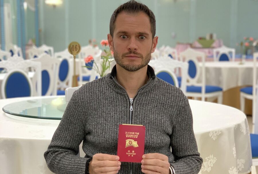 С паспортом Северной Кореи в Пхеньяне. Январь 2019