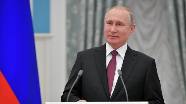 Президент РФ Владимир Путин на церемонии вручения премий