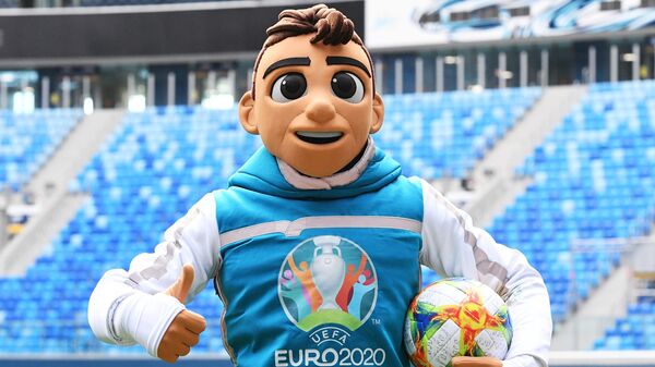 Официальный талисман чемпионата Европы по футболу 2020 мальчик Скиллзи