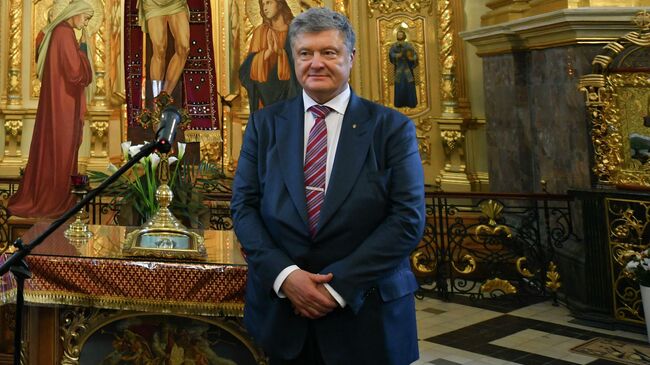 Президент Украины Петр Порошенко во время посещения храма в Тернополе. 25 марта 2019