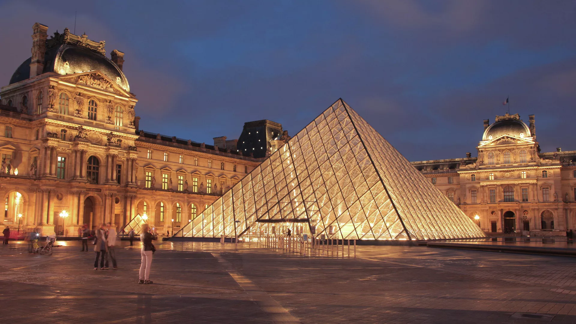 Из Лувра украли более восьми тысяч алмазов и 200 жемчужин