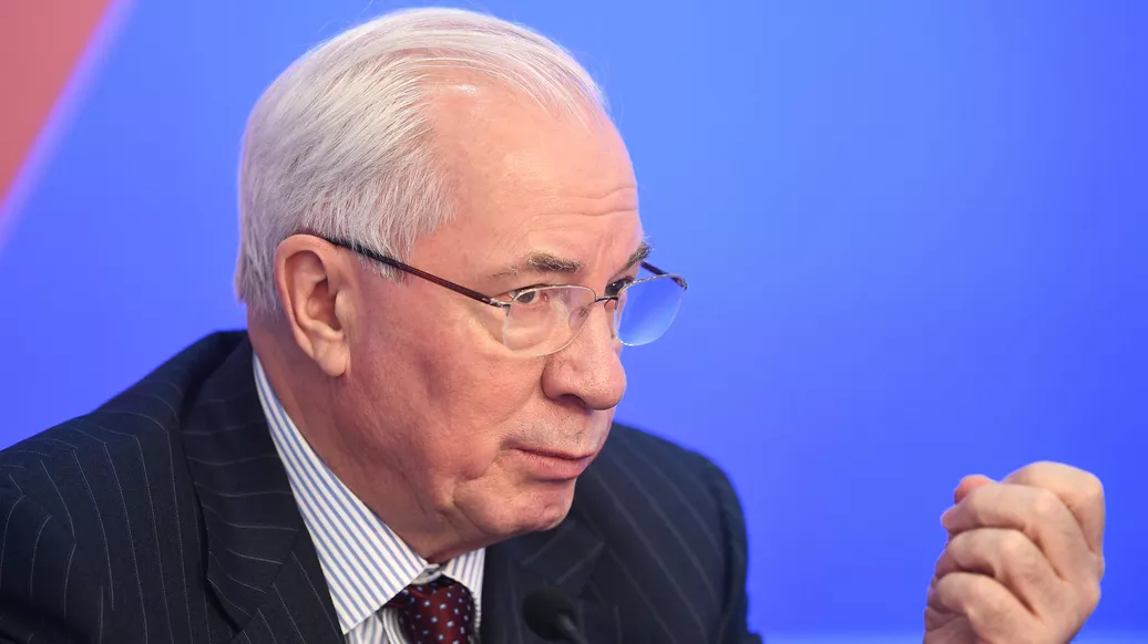 Азаров заявил, что более половины украинцев оказались за чертой бедности