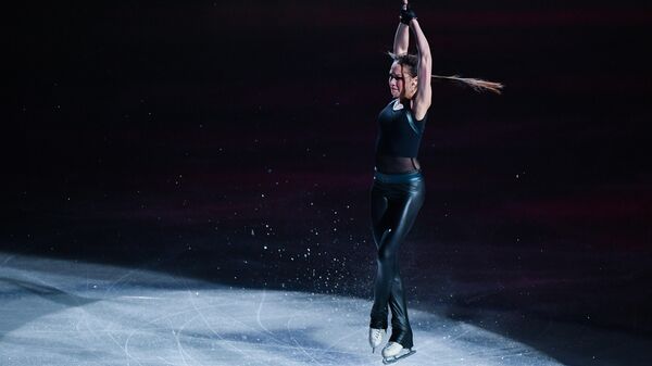 Алина Загитова (Россия) участвует в показательных выступлениях на чемпионате мира по фигурному катанию в Сайтаме