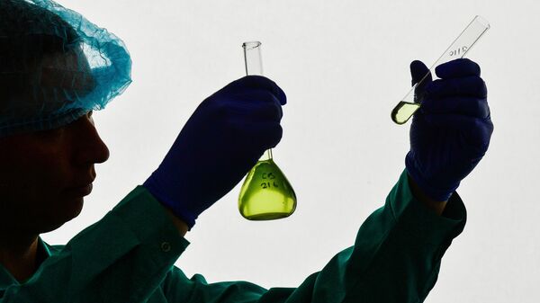 Тестирование химического состава в лаборатории фармацевтического предприятия Оболенское в Московской области