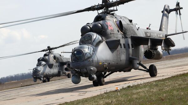 Ударные вертолеты Ми-35 во время окружного этапа конкурса Авиадартс-2019 в Краснодарском крае