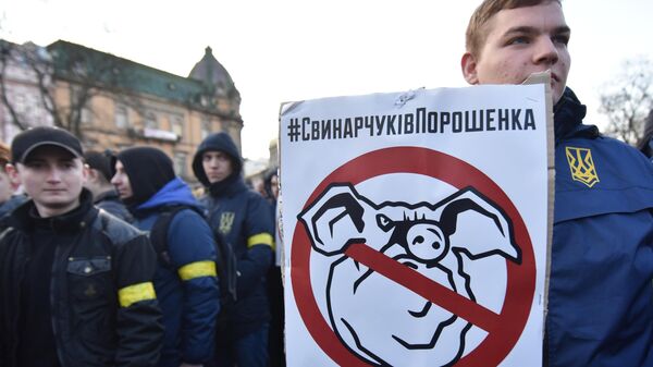 Участники акции против президента Украины Петра Порошенко во Львове