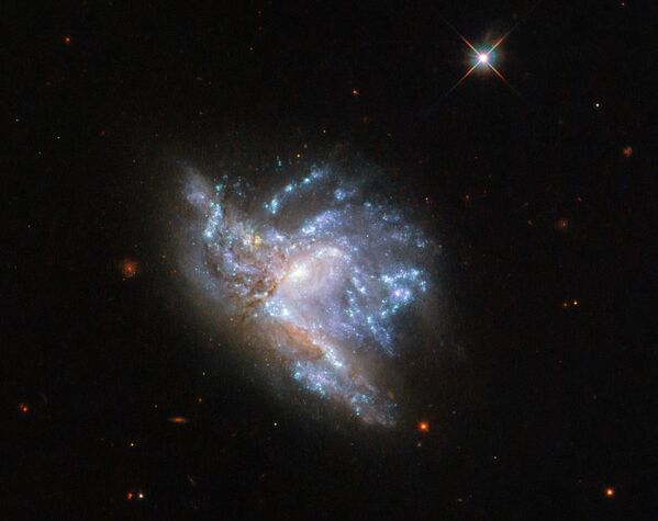 Сталкивающиеся галактики PGC 57039 и PGC 200329  в созвездии Геркулеса